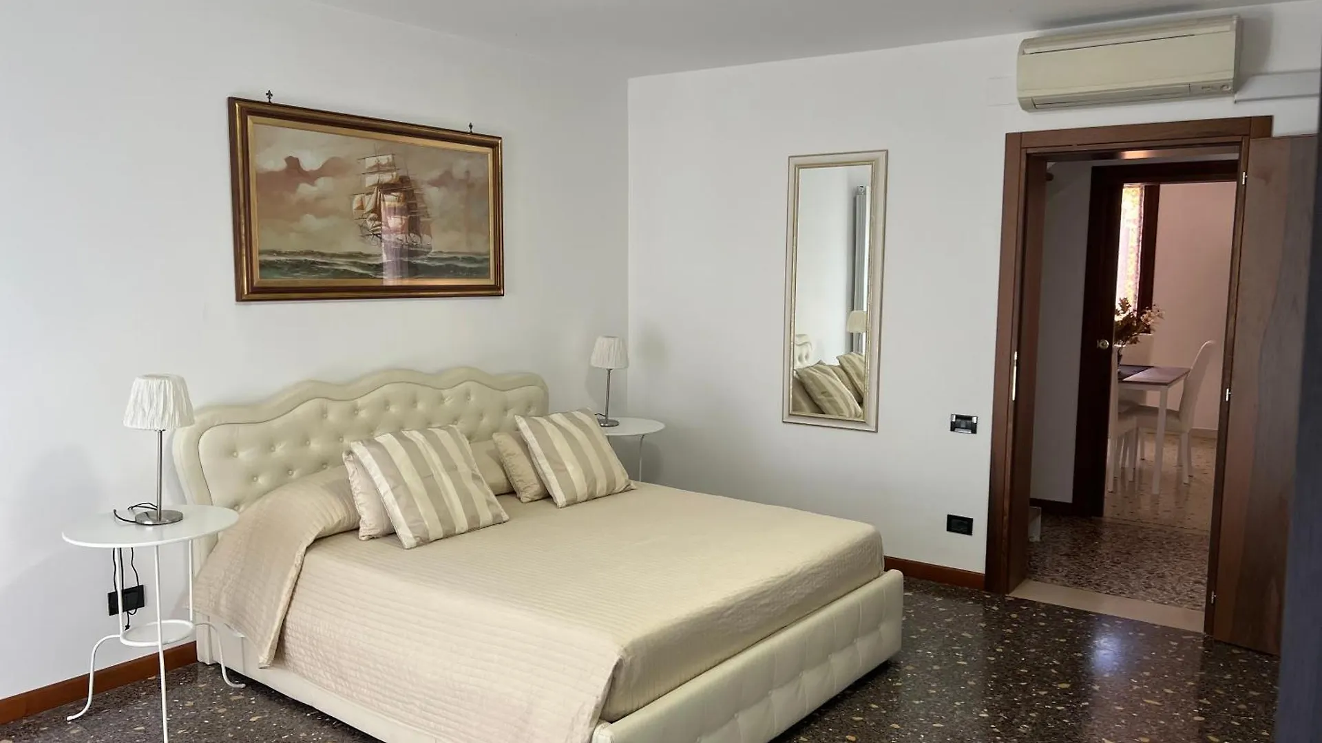 Ca' Delfina Holiday Home Venice Apartment