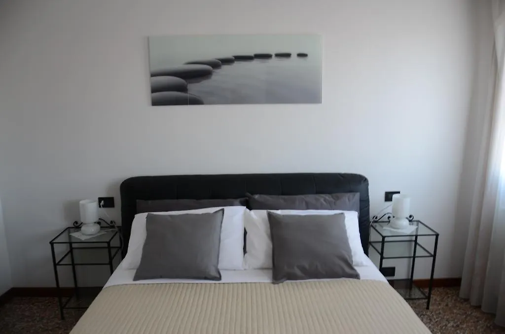 Ca' Delfina Holiday Home Venice Apartment