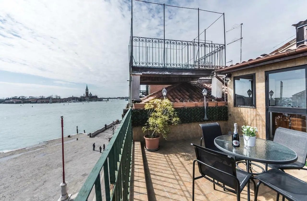 Ca' Delfina Holiday Home Venice Apartment
