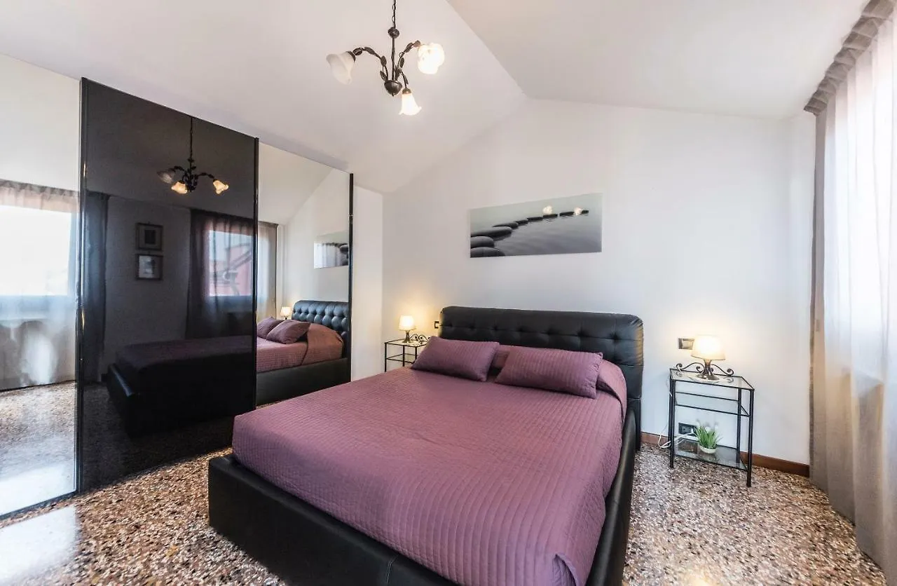 Ca' Delfina Holiday Home Venice Apartment
